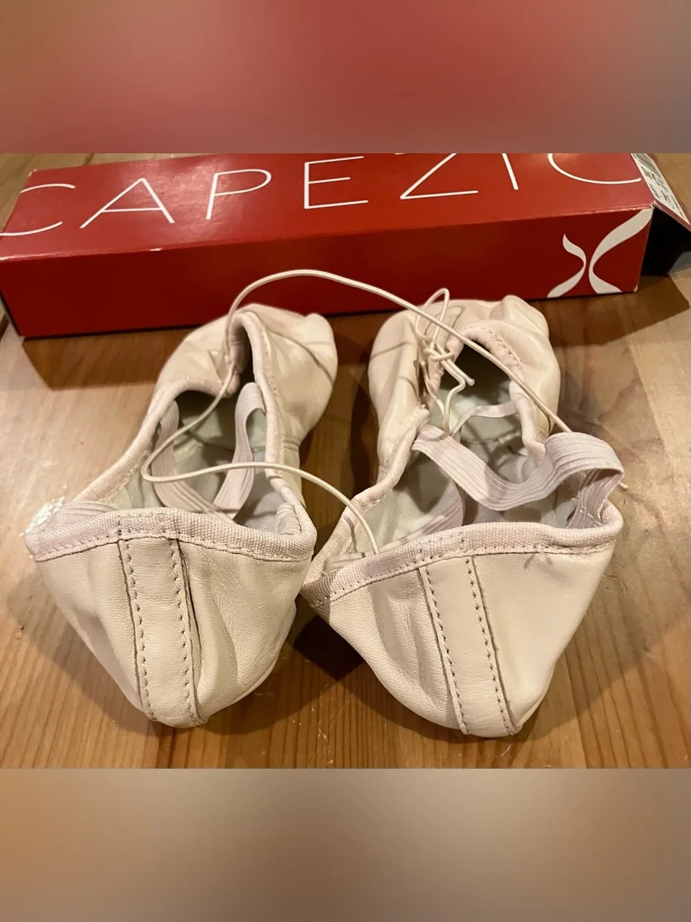 NEW Capezio Juliet 2 2027 LPK Ballet Slippers Size 5.5M Cream Color